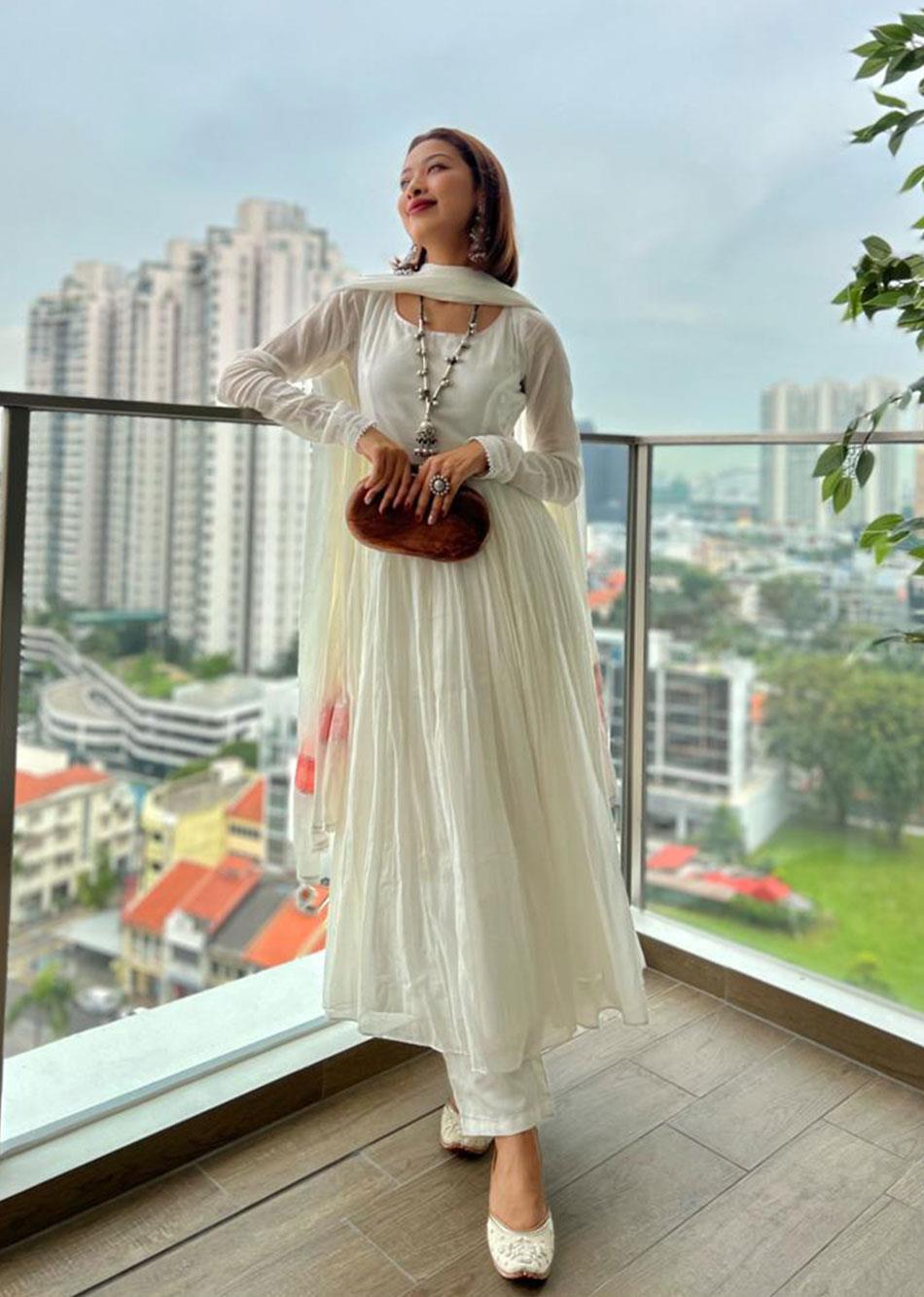 Beautiful white Anarkali Salwar Suit With Dupatta || White Anarkali dress  designing ideas - YouTube